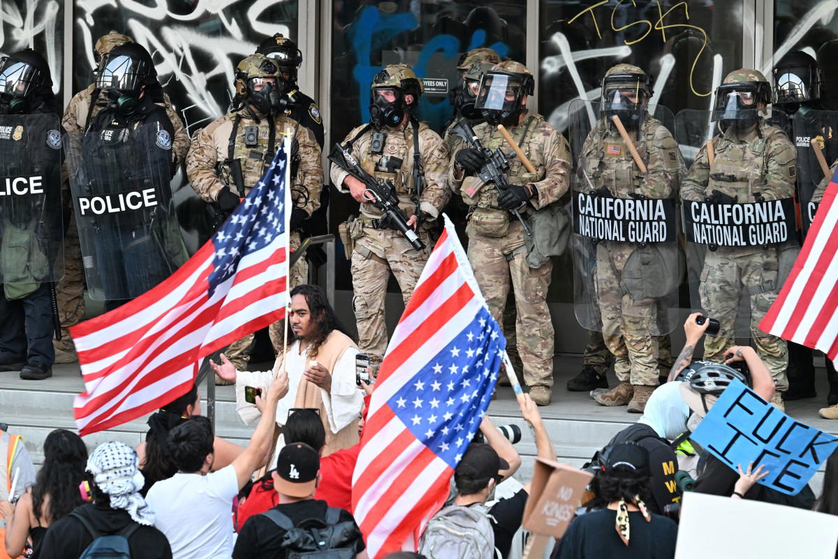 US agents, protesters clash again in Los Angeles over immigration raids
