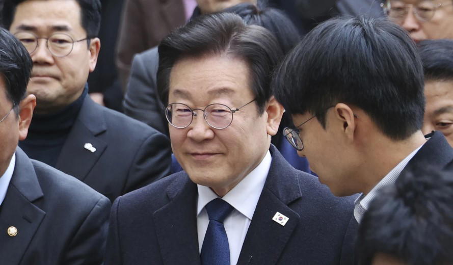 S/Korea arrests Americans trying to send Bibles to North
