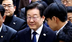 S/Korea arrests Americans trying to send Bibles to North