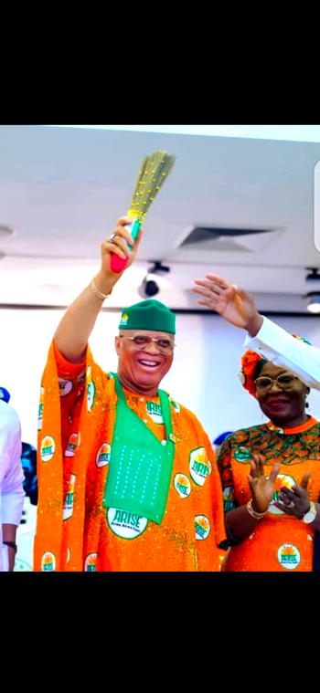 Mass defection hits PDP in Akwa Ibom as lawmakers, LG chairs move to APC with Gov Eno