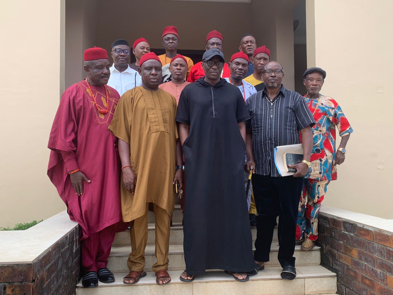 Igbo Ezue Socio-cultural group visits Ebie, eulogize him