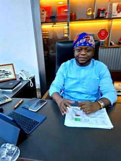 Taiwo Shittu dedicates Vanguard Auto Icon Award to late father, vows to uphold family legacy