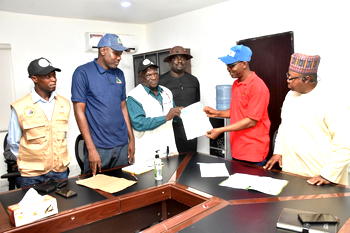 Niger State Govt welcomes Buratai Foundation aid for flood survivors