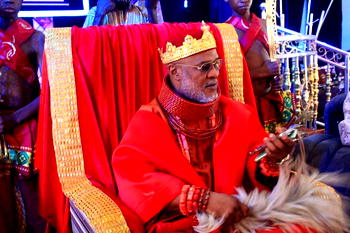 Obi  of Aboh kingdom, Gregory Nnamdi Oputa 111 empowers  market women in Aboh