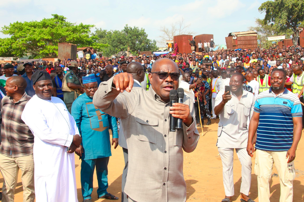 Commissioning: Apo mechanic village traders close shops to welcome Tinubu