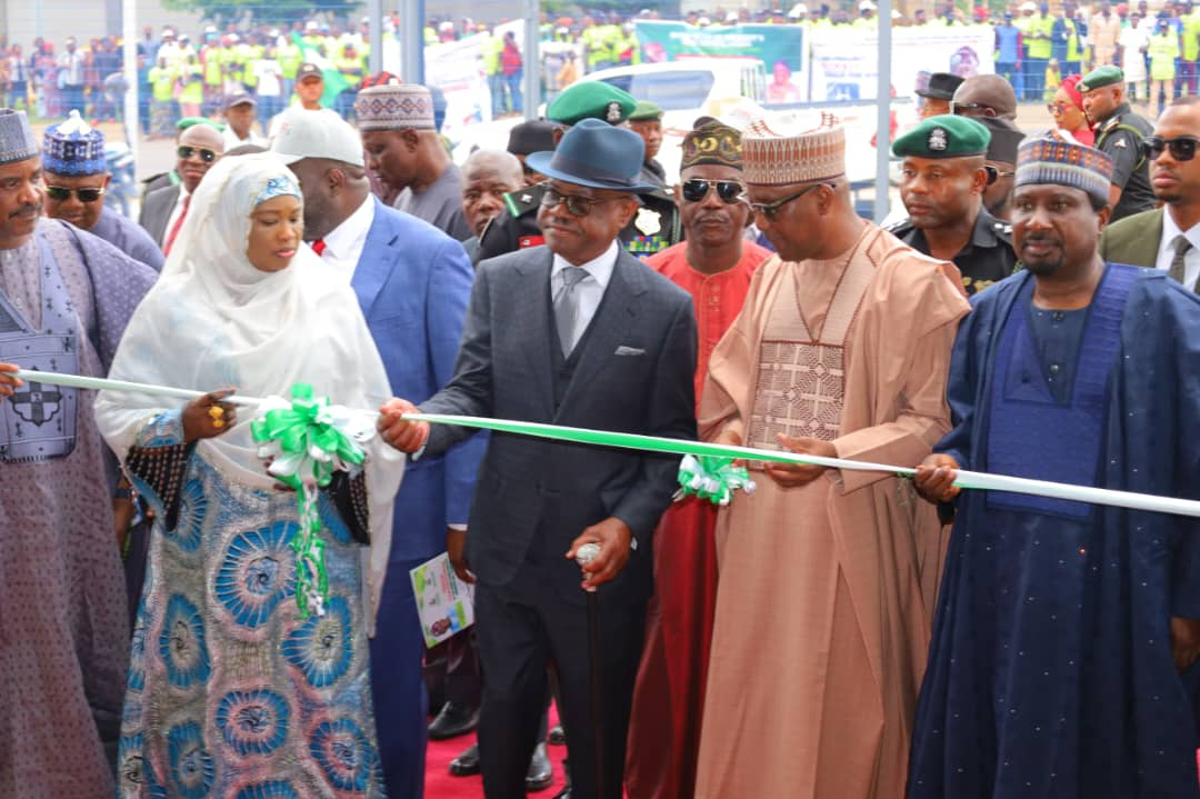 Minister lauds Wike for constructing world-class bus terminals in Abuja