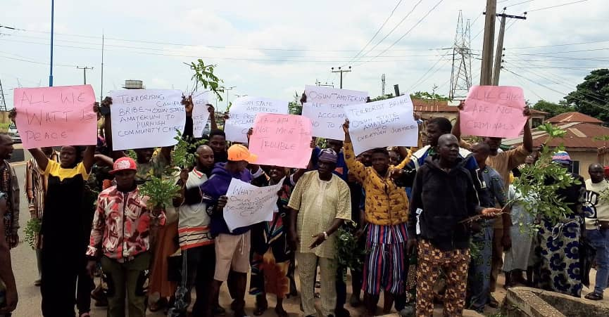 Protest in Osun over alleged Amotekun’s arrest, detention of community chiefs