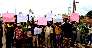 Protest in Osun over alleged Amotekun’s arrest, detention of community chiefs