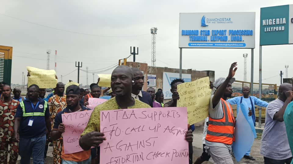Protest rocks Lilipond, Apapa ports as truckers decry N400,000 extortions