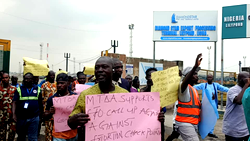 Protest rocks Lilipond, Apapa ports as truckers decry N400,000 extortions