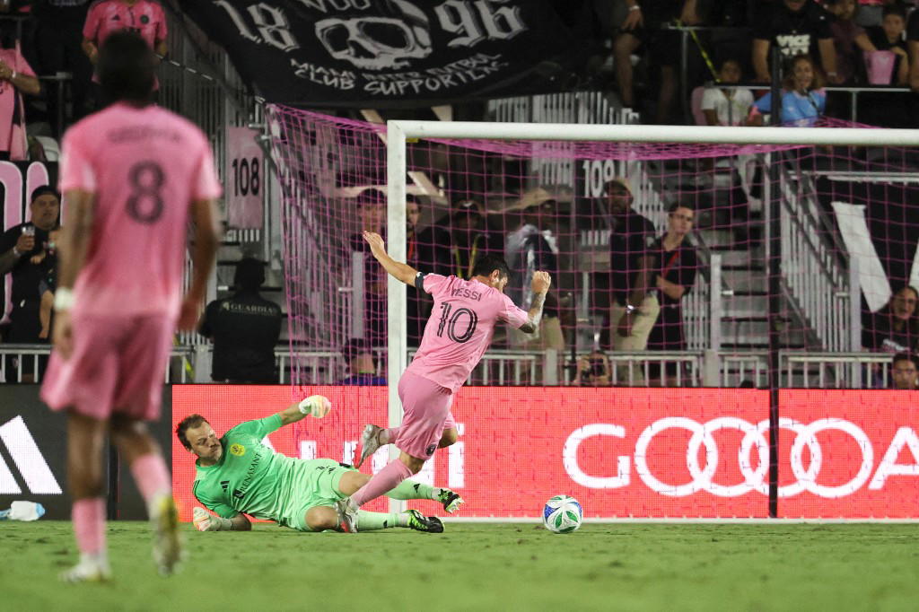 Messi hits double again to lift Miami to MLS win over Nashville