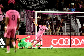 Messi hits double again to lift Miami to MLS win over Nashville