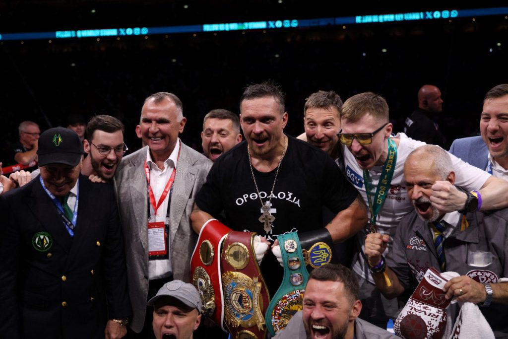 Usyk ordered to face Parker in heavyweight defence