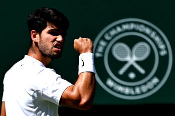 Alcaraz subdues Fritz to reach third successive Wimbledon final