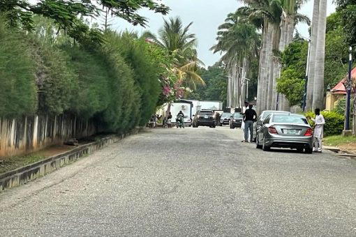 Tight security at Buhari’s Kaduna residence as Nigerians mourn ex-president
