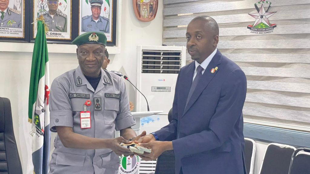 Customs hands over seized money to EFCC
