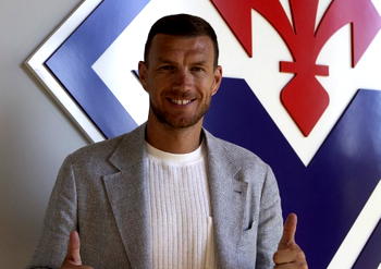 Dzeko, 39, returns to Serie A with Fiorentina