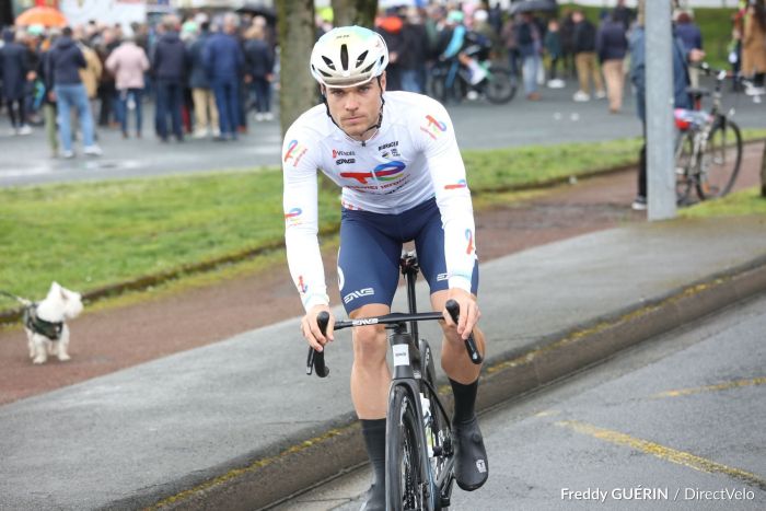 Rider quits Tour de France after cycling 174km with fractured shoulder