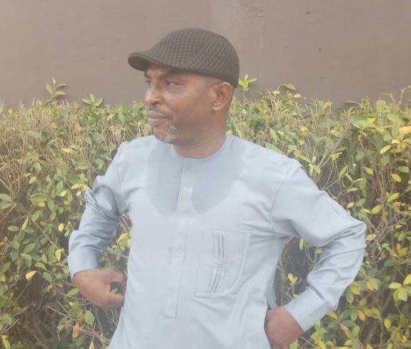 Journalists as killers of strong institutions