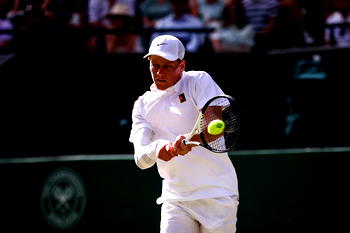 Sinner powers into Wimbledon semi-finals to ease injury fears