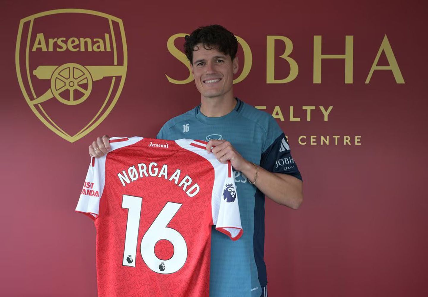 Arsenal sign midfielder Norgaard from Brentford