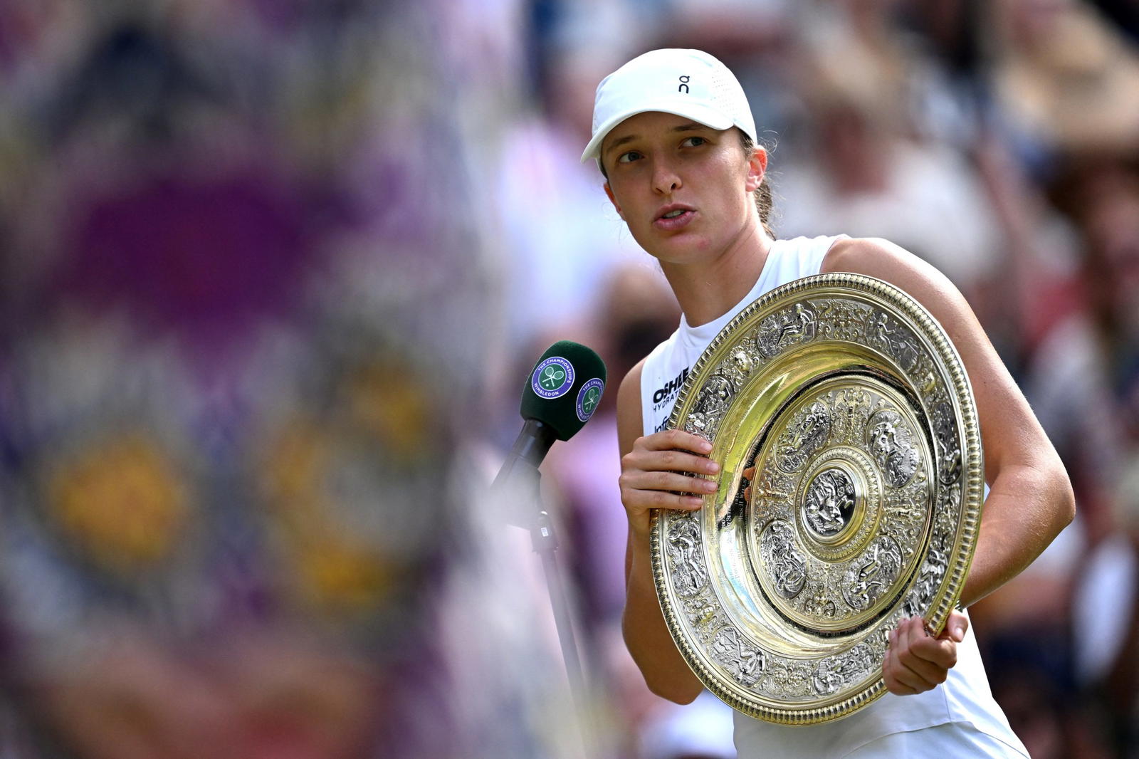 Swiatek destroys Anisimova 6-0, 6-0 to win first Wimbledon title
