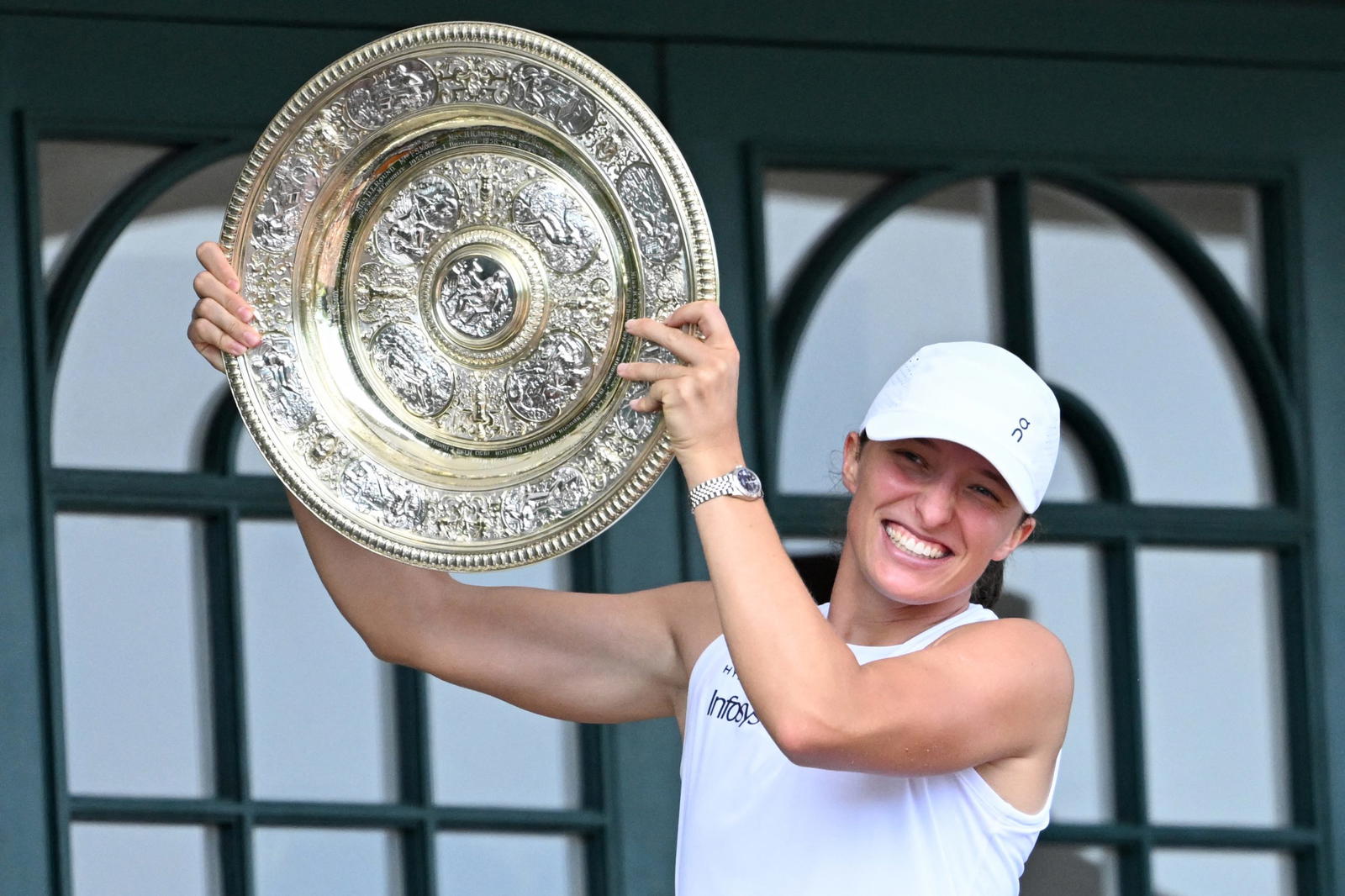 Swiatek hits back at critics after Wimbledon win