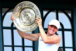 Swiatek hits back at critics after Wimbledon win