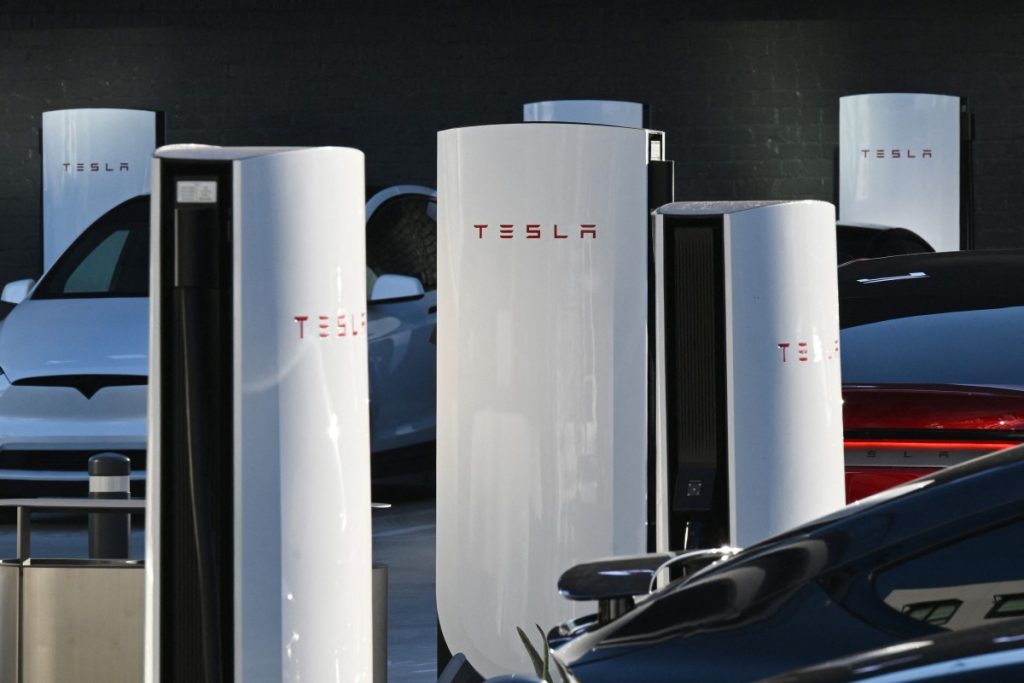 Tesla reports 16% profit drop to .2 bn on lower auto sales