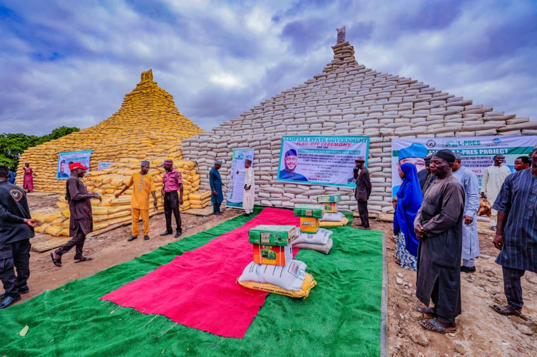 Gov Lawal delivers 59,205 bags of fertilizer to empower Zamfara farmers