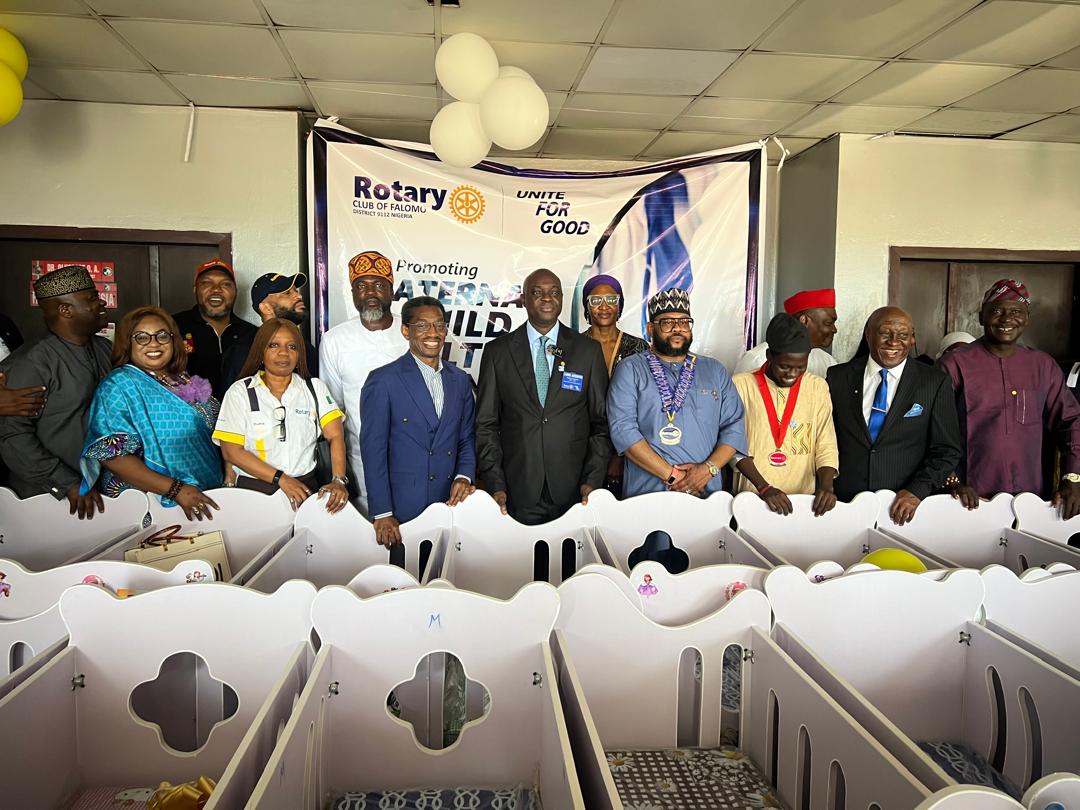 Falomo Rotary donates cots, nets, blood to Lagos hospital