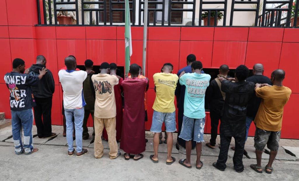 EFCC arrests 17 suspected internet fraudsters in Nasarawa