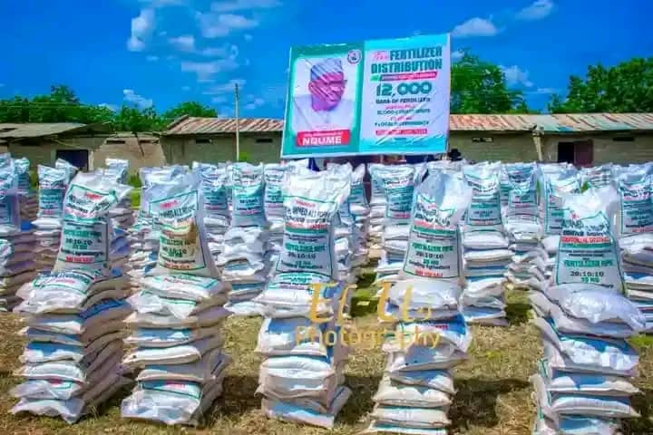 Again, Sen Ndume unveils 12,000 assorted bags of fertilizer free to Southern Borno farmers