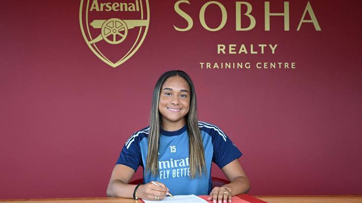 Arsenal sign Liverpool’s Smith in women’s world record deal