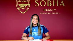 Arsenal sign Liverpool’s Smith in women’s world record deal