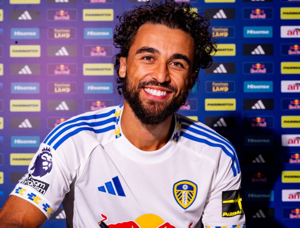 Leeds sign former Everton striker Calvert-Lewin