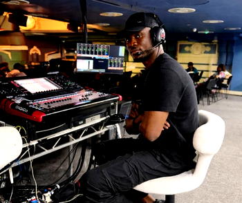 Cultural Atmosphere in Digital Age: Live visual practice in the UK – Adetunle Sunday Micheal