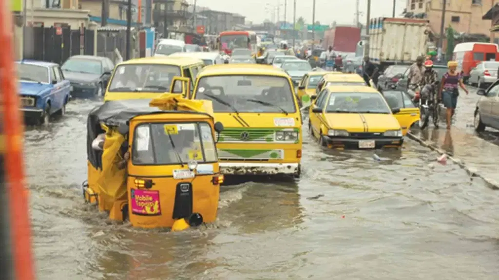 Flooding: Lagos Govt tells Lekki, Ikorodu, Ajegunle residents to ‘move now’