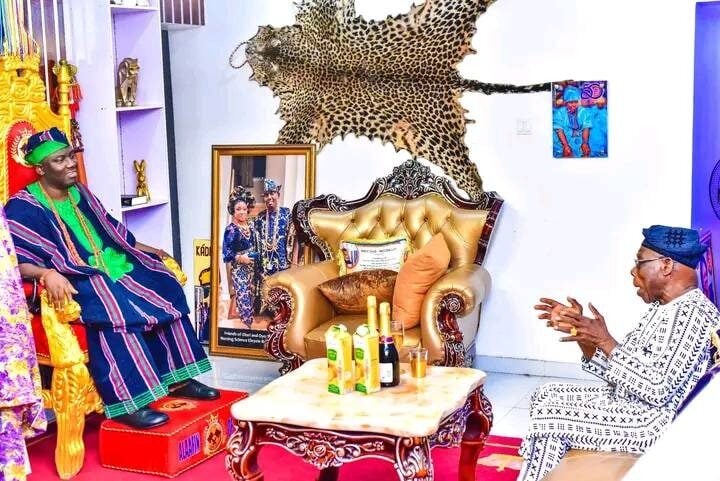 Olusegun Obasanjo at Alaafin palace