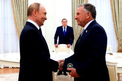 Putin meets US envoy Witkoff ahead of sanctions deadline