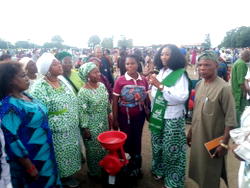 Senator Oluremi Tinubu empowers another 500 women with economic tools in Ondo