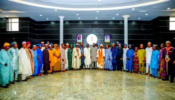 Gov Abdulrazaq meets Ifelodun stakeholders, outlines devt, security efforts