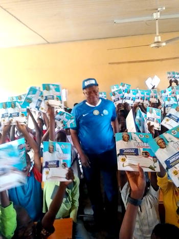 Apapa-Iganmu LCDA boss to offer free GCE forms, scholarships to students