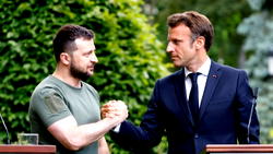 Macron says only Zelensky can negotiate Ukraine territory deal