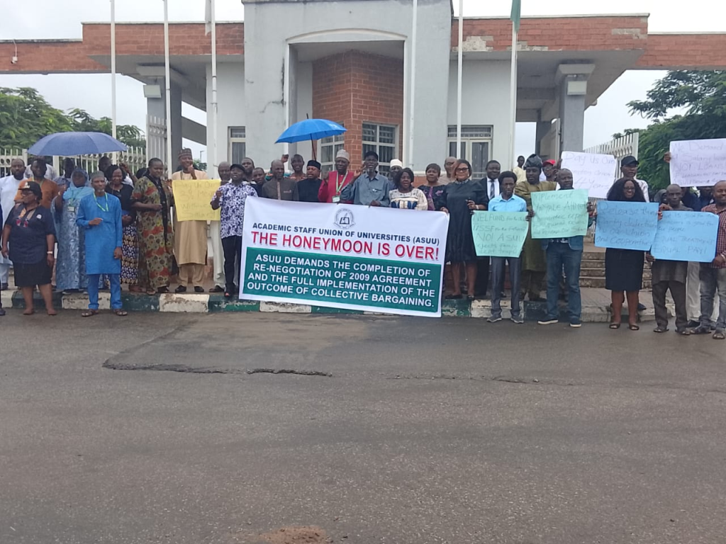 UniAbuja lecturers join nationwide protest over unpaid salaries, arrears