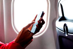 3 reasons airplanes would insist passengers to switch off phones