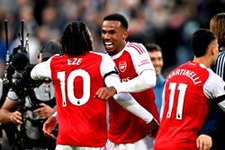 Arsenal strike late to win 2-1 at Newcastle