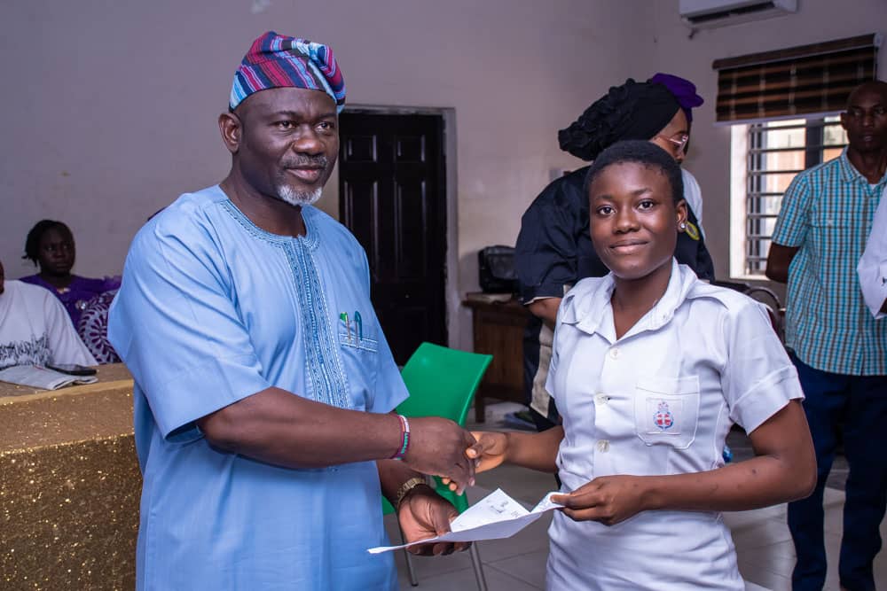 Ikeja council boss AKOD gifts indigent students GCE forms