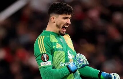 Amorim keeps faith with Bayindir for Manchester derby
