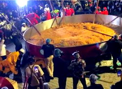 World’s largest pot of Jollof Rice: Minister lauds Hilda Baci, pledges FG’s support